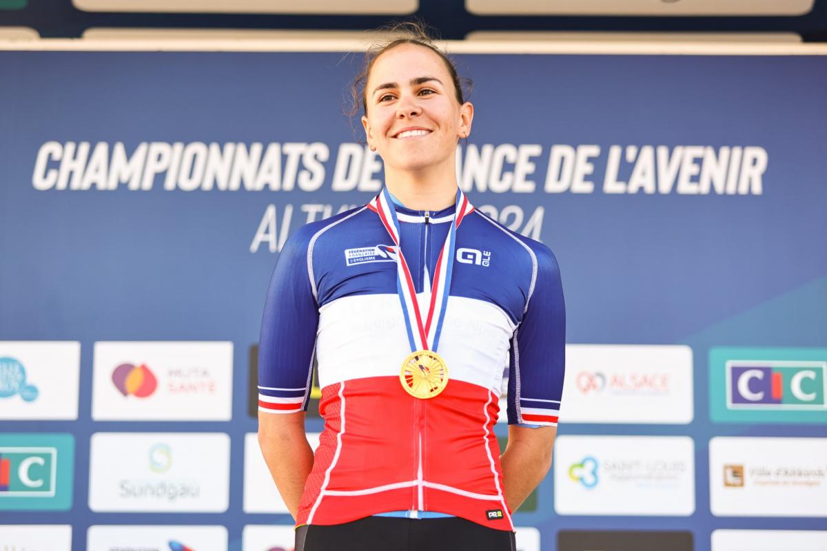 Célia Gery remporte au sprint la première étape du Tour de l'Avenir féminin - L'Équipe