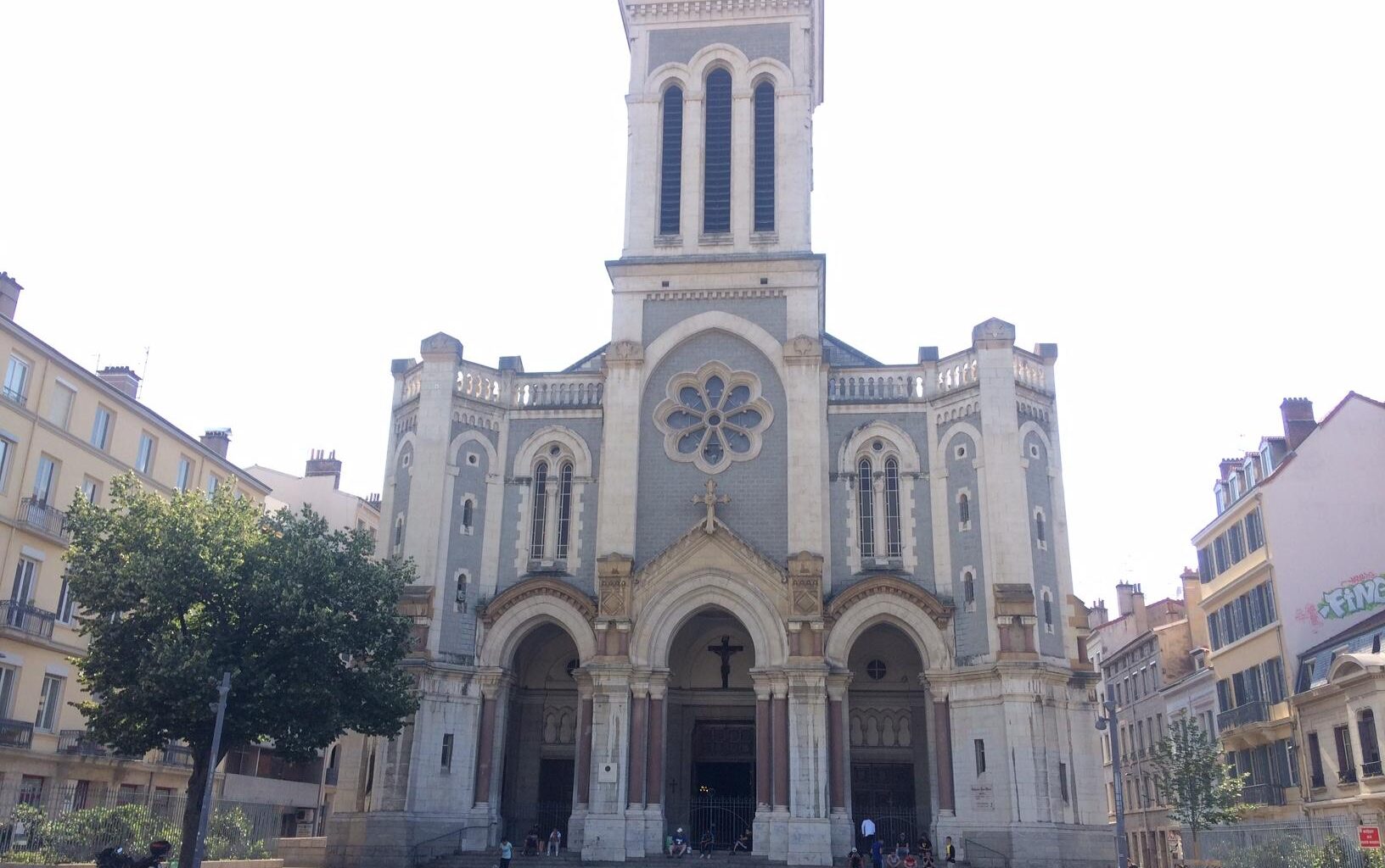 Saint-Étienne : la cathédrale Saint-Charles vandalisée
