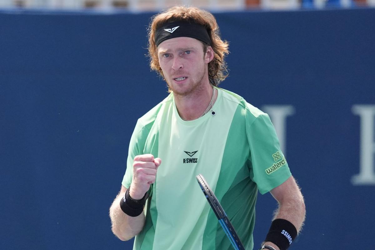 Andrey Rublev profite de l'abandon d'Alejandro Davidovich Fokina et se qualifie pour les quarts du Masters 1000 de Toronto