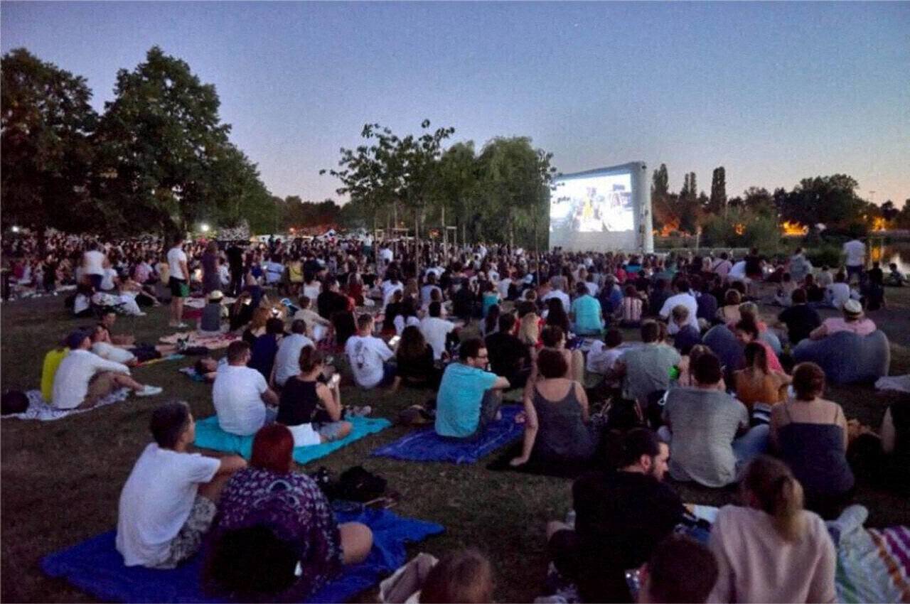 une projection du film d'Artus, "Un p'tit truc en plus", organisée près de Nantes