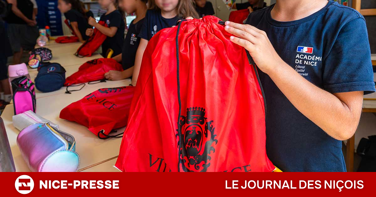 des milliers d’écoliers reçoivent gratuitement leur matériel scolaire