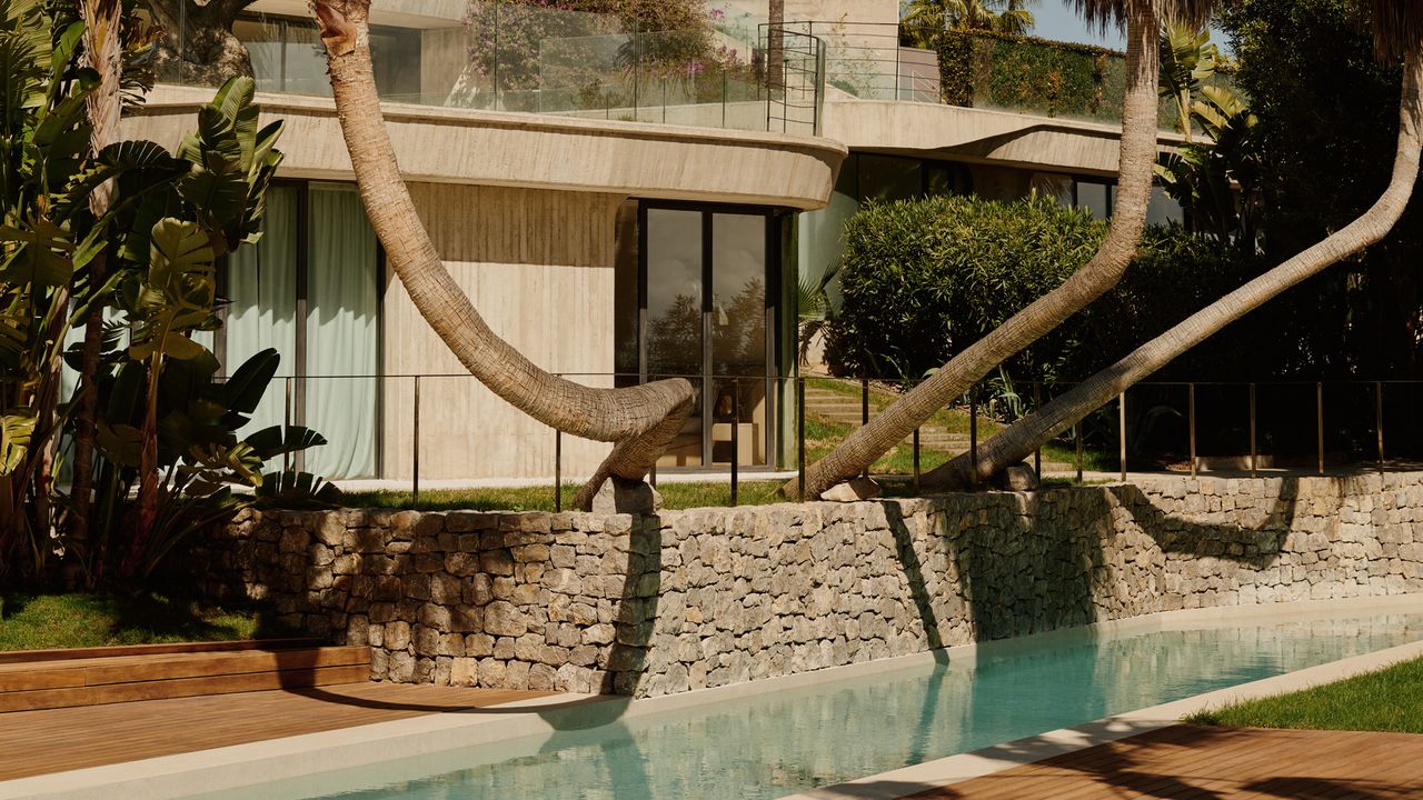 Une villa d'architecte brutaliste dans la nature d’Ibiza