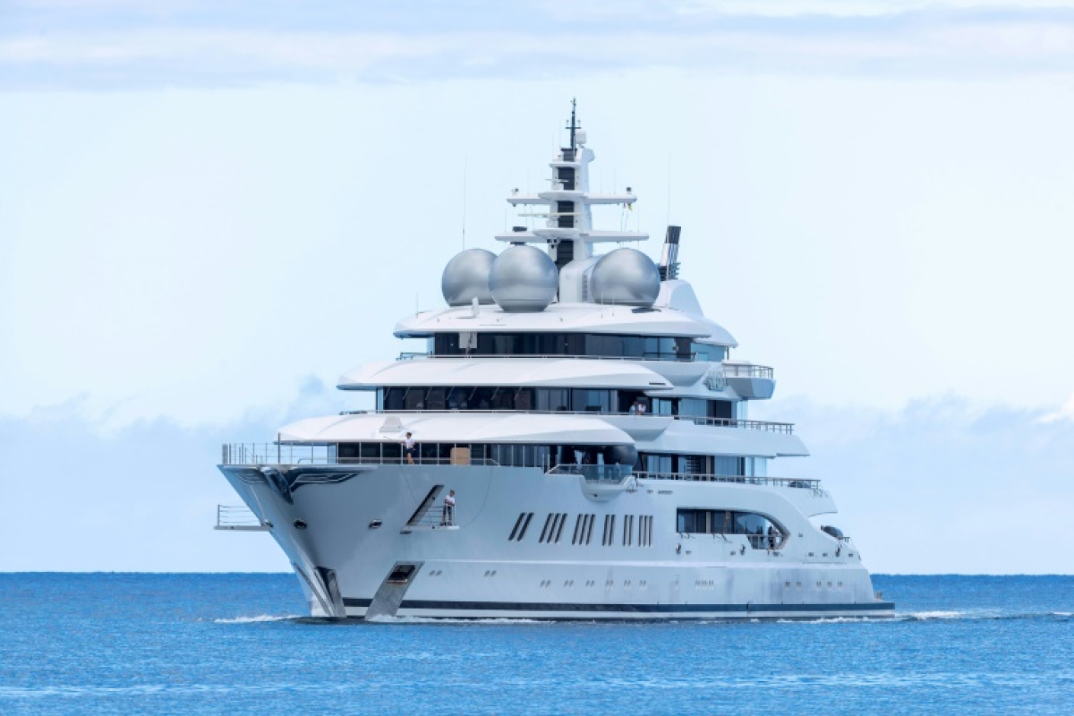 Un immense yacht saisi par les Etats-Unis à un oligarque russe mis aux enchères - 06/08/2025 à 07:09