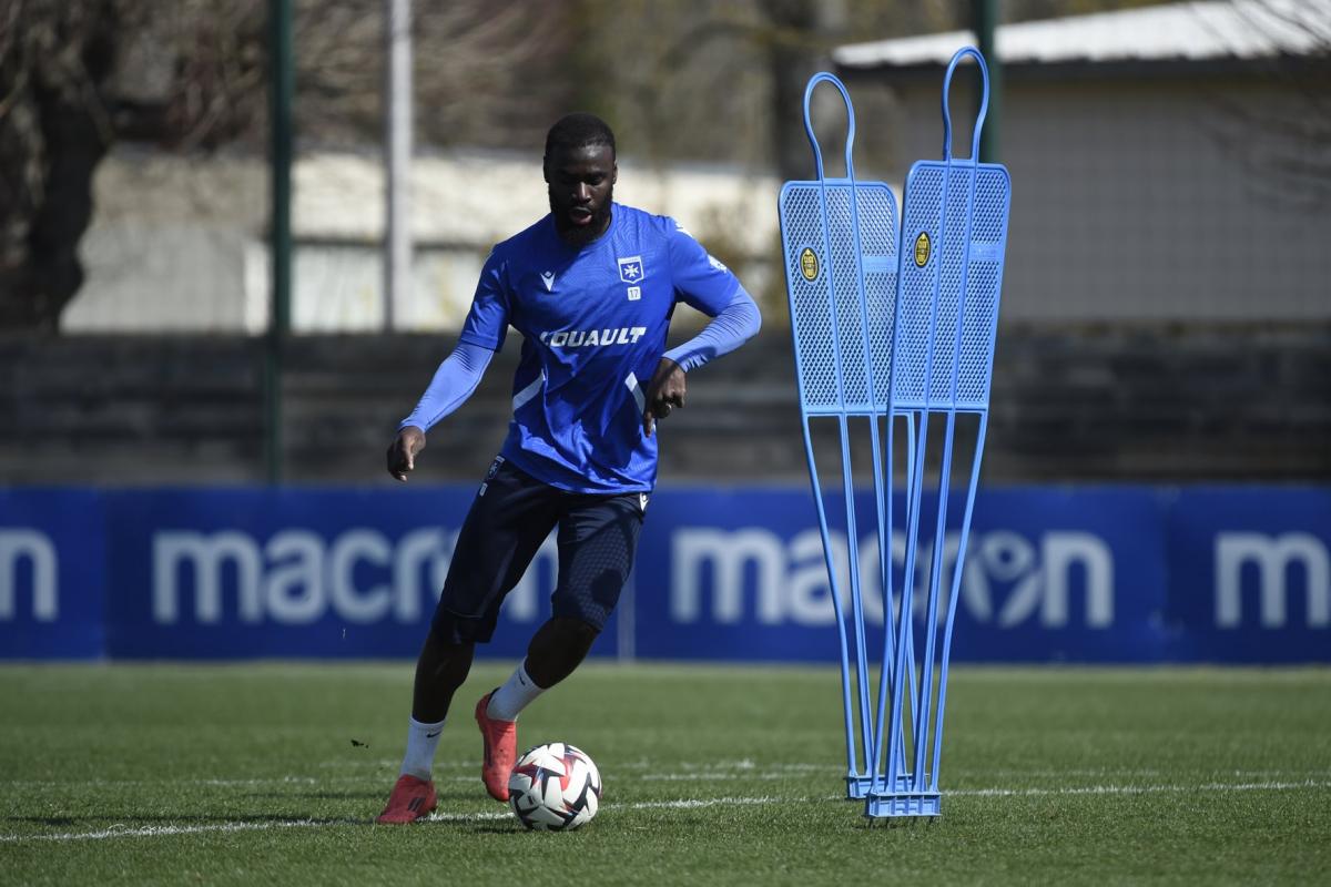Auxerre a saisi la commission juridique de la LFP pour son différend avec Nice concernant Lassine Sinayoko