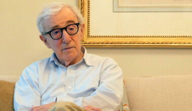 Woody Allen se met à dos l’Ukraine en collaborant avec les Russes
