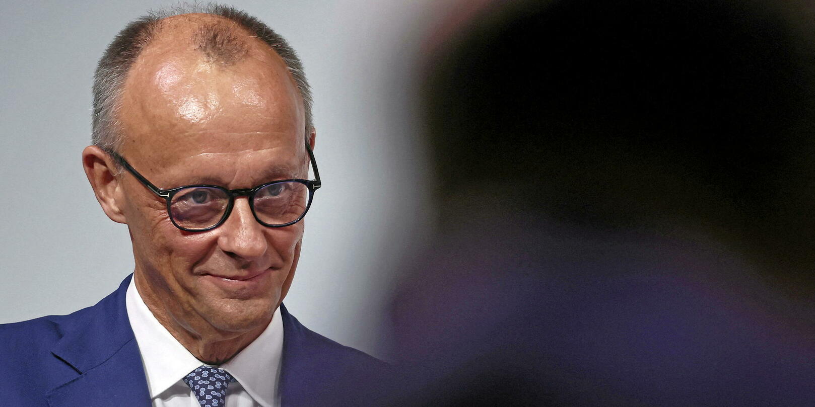 À Brégançon, les embarras du chancelier allemand