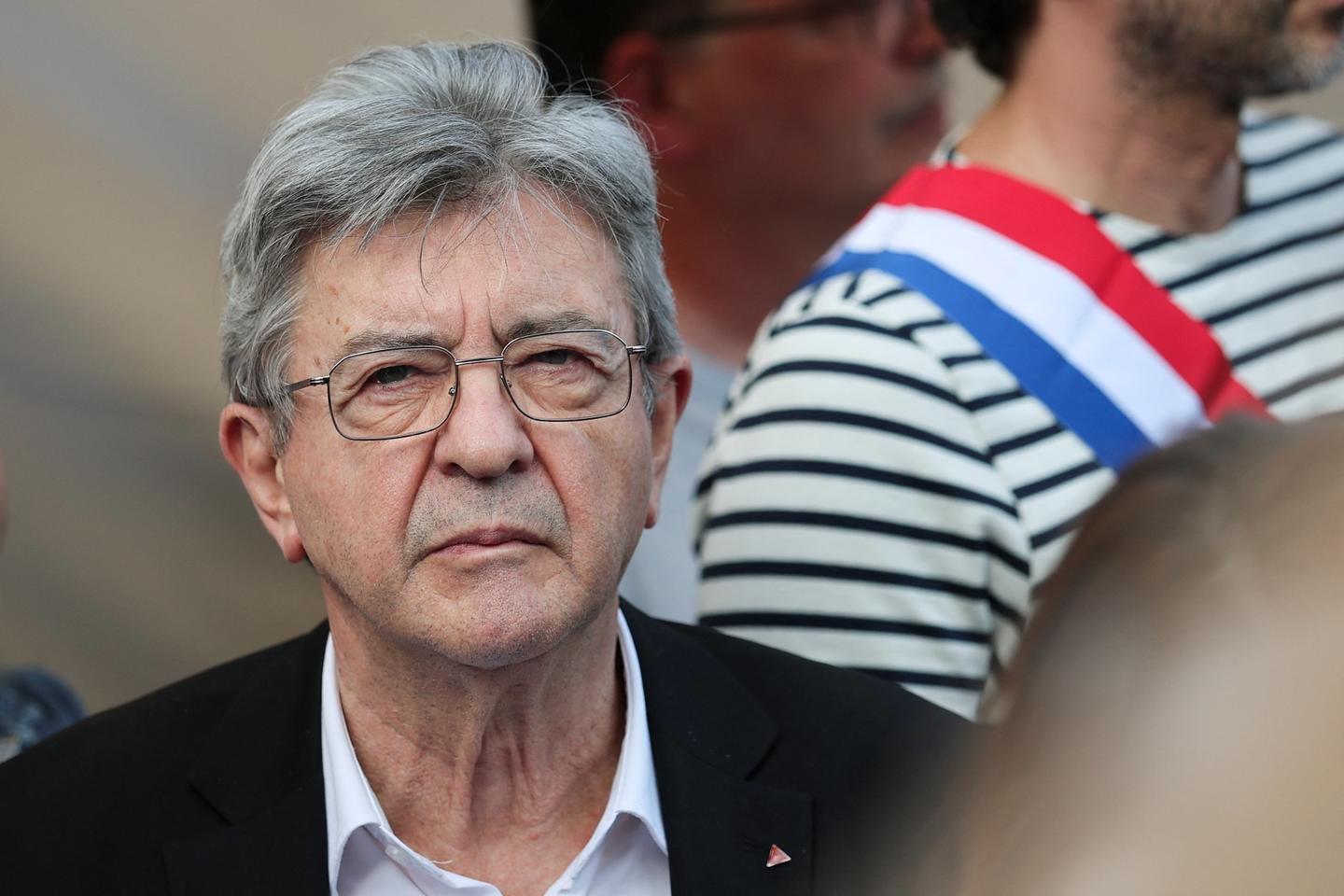 Jean-Luc Mélenchon appelle le PS à « réagir » après les propos de la candidate socialiste à la législative partielle à Paris
