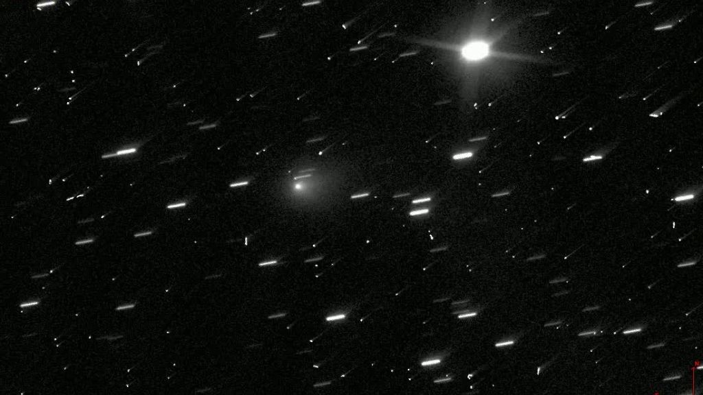 un vaisseau spatial s'approche-t-il de la Terre ?