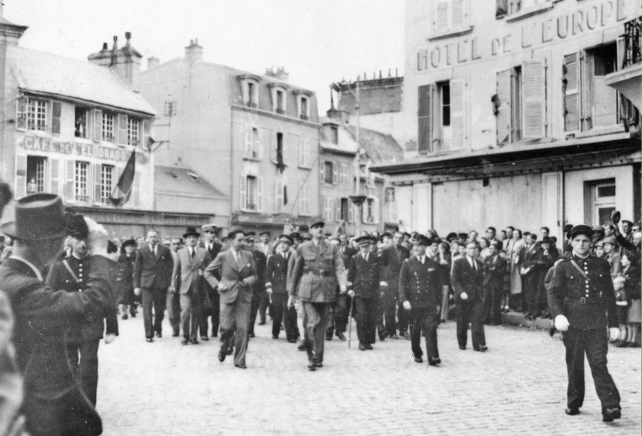 le général De Gaulle vient à Cherbourg pour sauver Paris