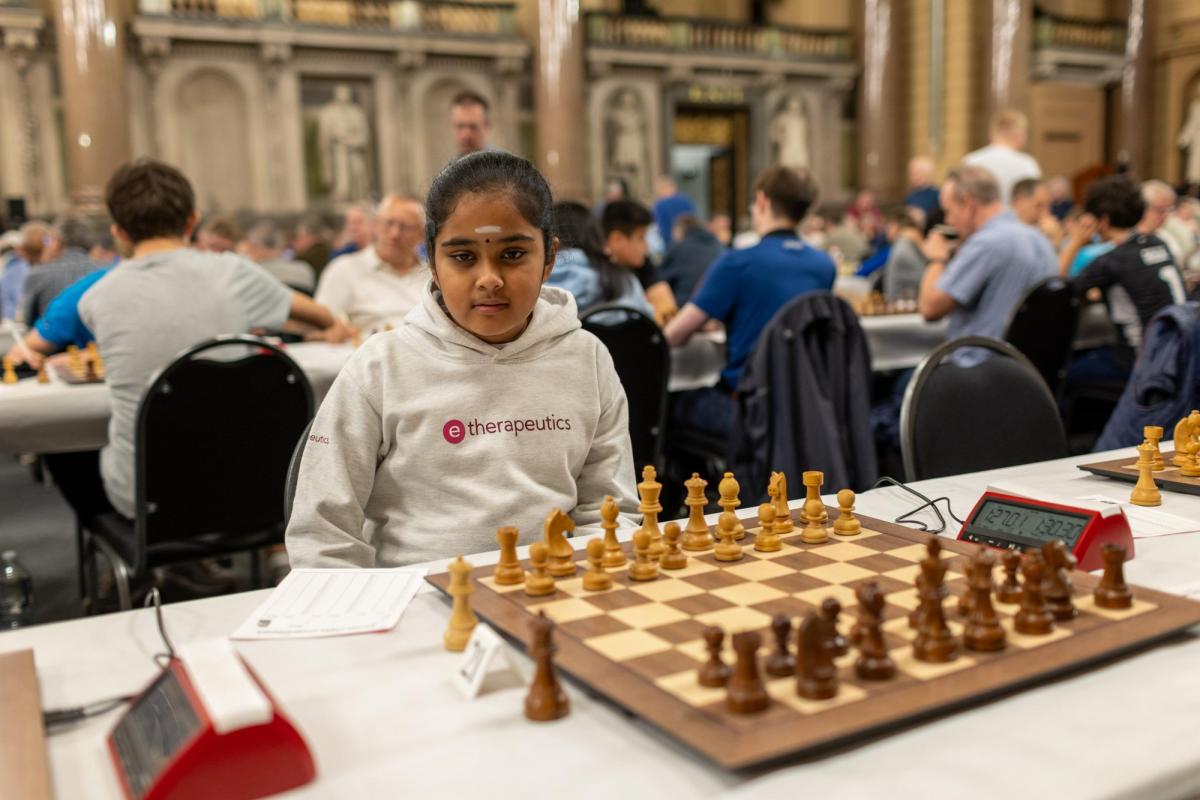 À seulement 10 ans, Bodhana Sivanandan devient la plus jeune joueuse d'échecs de l'histoire à battre un grand maître