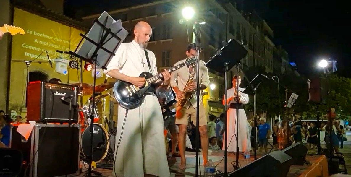 Les Soutanes of swing.