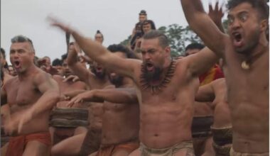 en vidéo, le puissant haka des All Blacks accompagné de l’acteur Jason Momoa