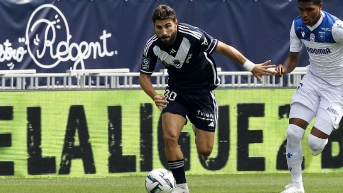 Zuriko Davitashvili (ex-Girondins) en conflit avec Saint-Étienne : vers un départ forcé ?
