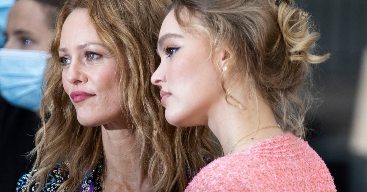 Lily-Rose et Jack sur le nouvel album de leur maman Vanessa Paradis, la chanteuse se justifie : "Je ne l’ai pas fait exprès, ce n’était pas un but"