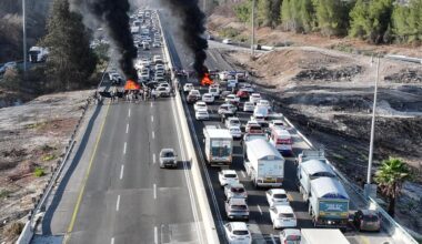 des manifestations débutent dans plusieurs villes d’Israël pour réclamer la fin de l’offensive et la libération des otages