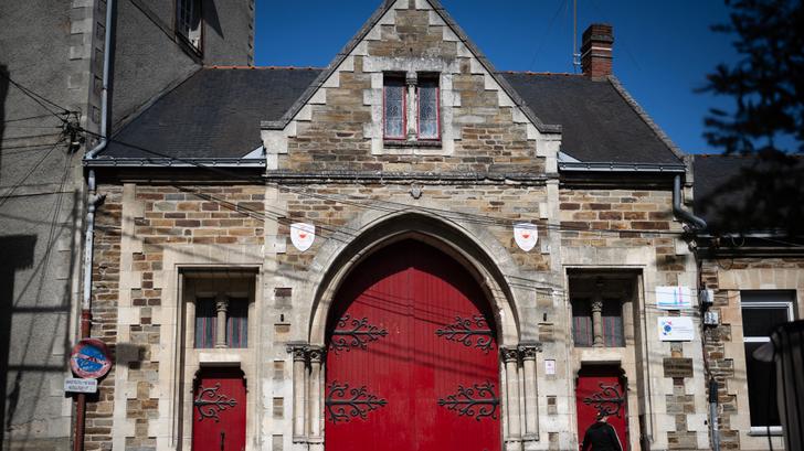 Neuf hommes et une femme disent avoir été victimes d’agression sexuelle au collège-lycée Saint-Stanislas.