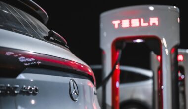 Virés par Elon Musk, ils lancent un réseau de recharge européen bien plus malin que Tesla