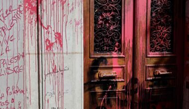 Guerre à Gaza : à Paris, les bureaux de la compagnie aérienne israélienne EL Al vandalisés