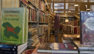 Les autorités indiennes au Cachemire interdisent des livres d'éminents auteurs