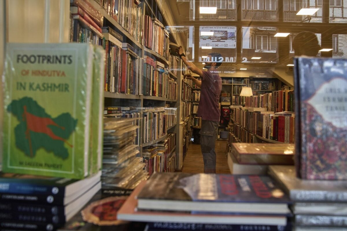 Les autorités indiennes au Cachemire interdisent des livres d'éminents auteurs