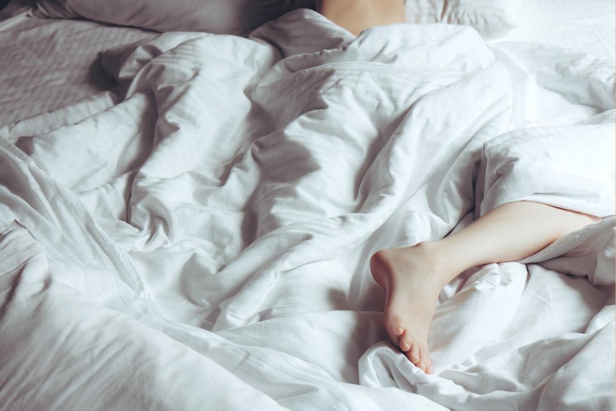 ce signe visible sur vos draps peut être un indicateur précoce de cancer