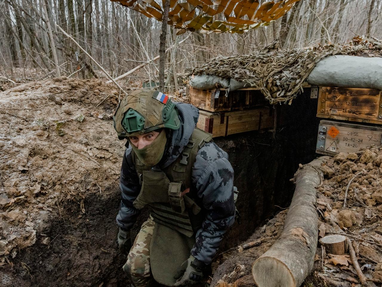 Photo d’un soldat russe à un poste d’artillerie, dans la région de Koursk en Russie, le 2 décembre 2024.