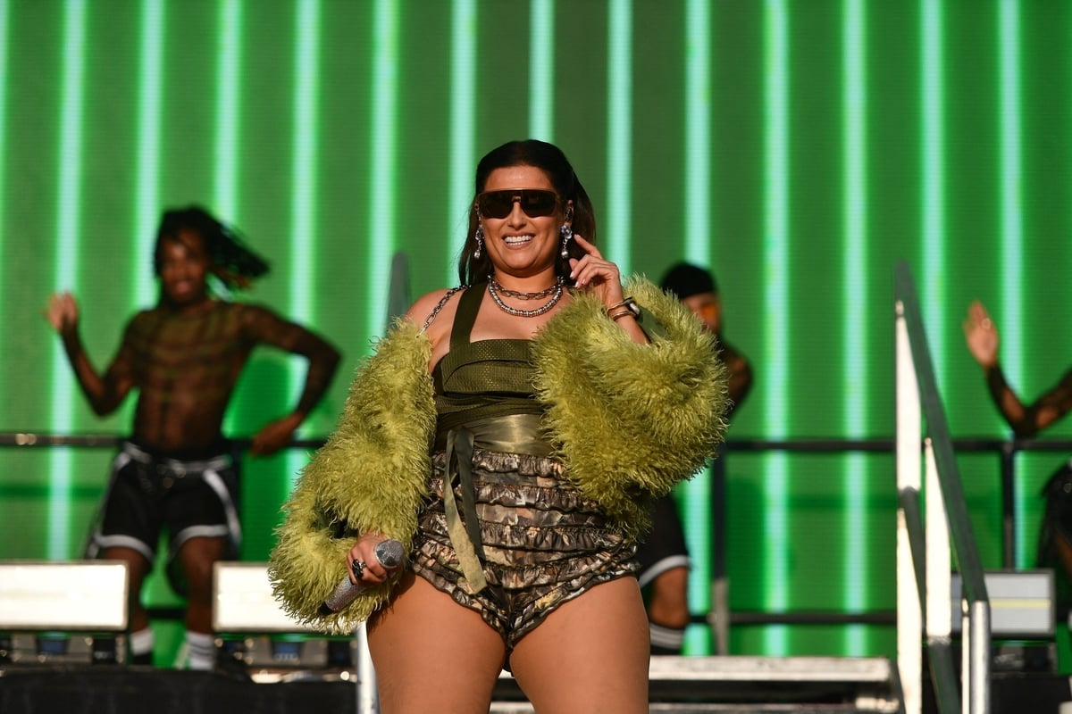 Nelly Furtado plus sexy que jamais, elle fait fi des critiques