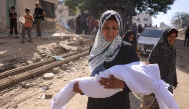 les bombardements et tirs israéliens ont tué 55 personnes dans la bande de Gaza selon la défense civile, vendredi