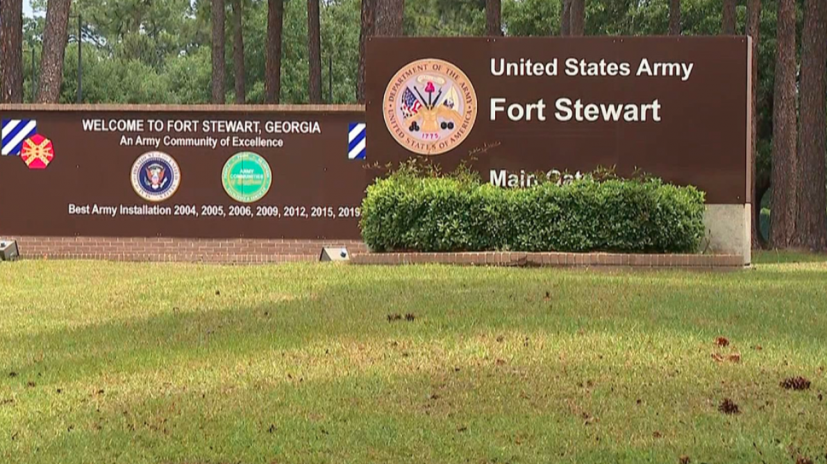 Alerte dans une base militaire aux États-Unis : cinq soldats blessés, le tireur arrêté