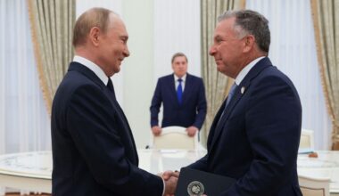 Guerre en Ukraine : poignée de main entre Poutine et Steve Witkoff, avant l’expiration de l’ultimatum donné par Trump à la Russie