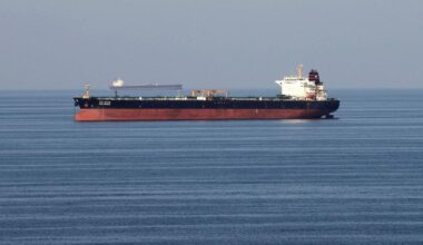Navires difficilement traçables, pavillons douteux... Comment la flotte fantôme permet à la Russie d’exporter son pétrole