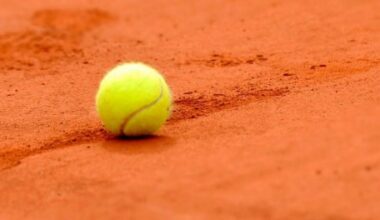Un tournoi de tennis joué sur une plage à marée basse