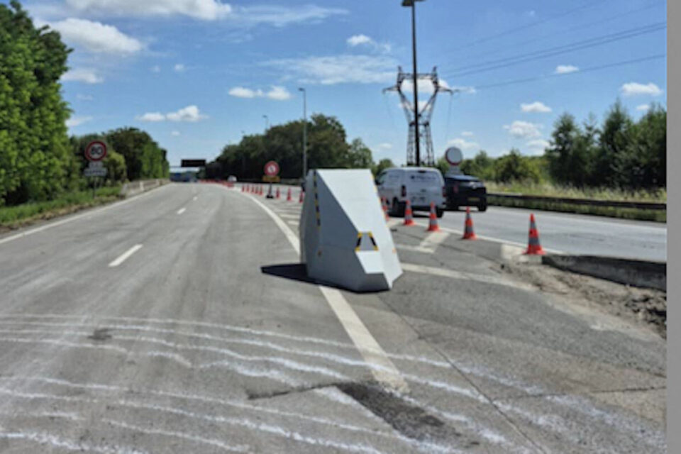 radar sur l'A22 au niveau de l'embranchement entre l'A1 et l'A22 vers A27 avec limitation provisoire à 70 km/h au lieu de 90.
