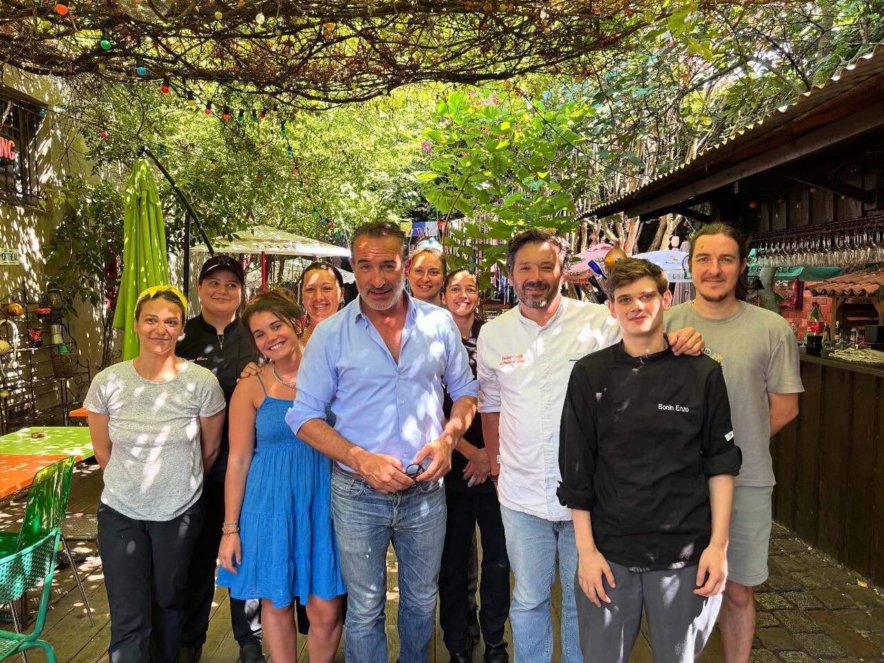 Visite inattendue de Jean Dujardin dans ce petit restaurant de quartier à Bordeaux