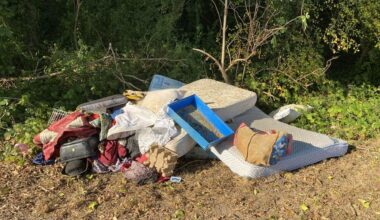 « Cette fois nous avons le nom du gros deg… ! Un dépôt de plainte va suivre » : à Aigre, l’auteur du dépôt sauvage va passer un mauvais moment