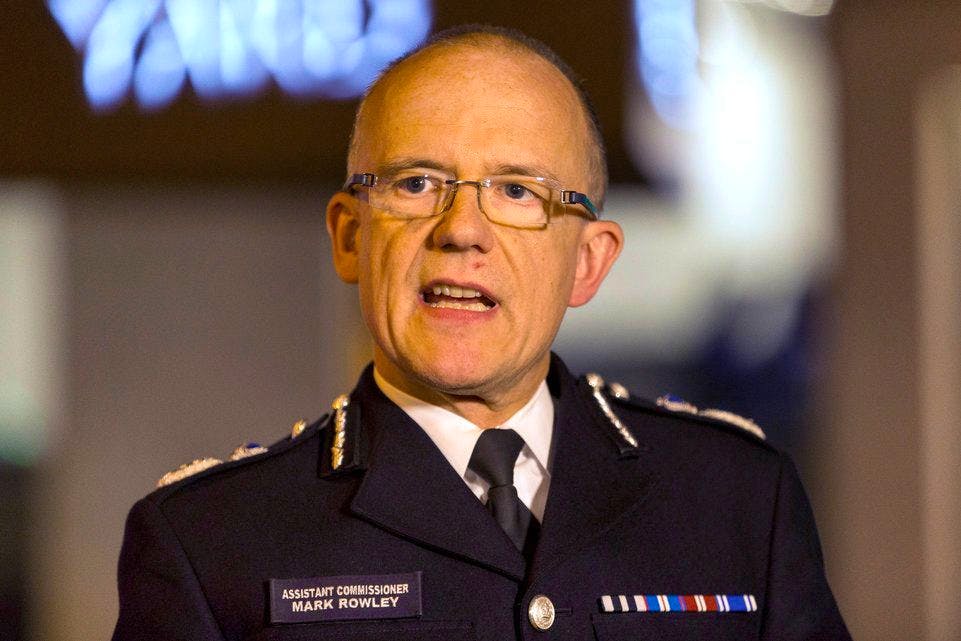 «La reconnaissance faciale en temps réel est un outil efficace qui a permis plus de 1 000 arrestations depuis début 2024», a assuré Mark Rowley, le chef de la police de Londres, qui prévoit de «plus que doubler son usage».