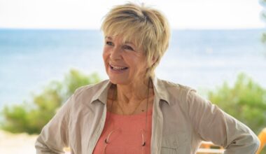 "Il faut demander aux directeurs de chaînes" : De retour dans "Camping Paradis", Véronique Jannot s'interroge sur sa faible présence à la télévision