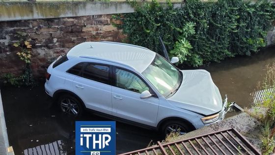 Une voiture tombe dans une rivière à Colmar.