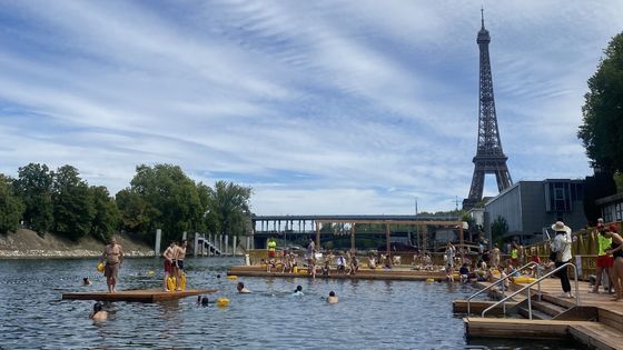 Depuis ce samedi 5 juillet, trois sites à Paris permettent de se baigner dans la Seine après 102 ans d'interdiction.
