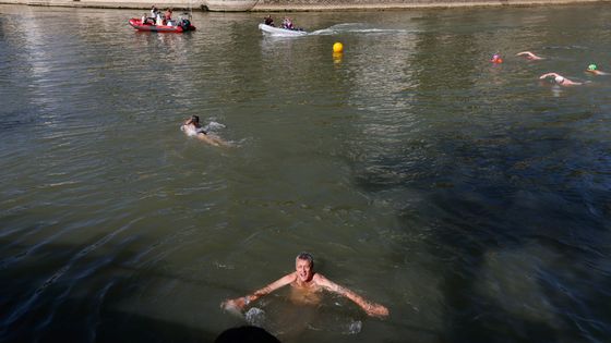 Tous les baigneurs devront tester leurs capacités à nager dans la Seine avant d'accéder au fleuve.