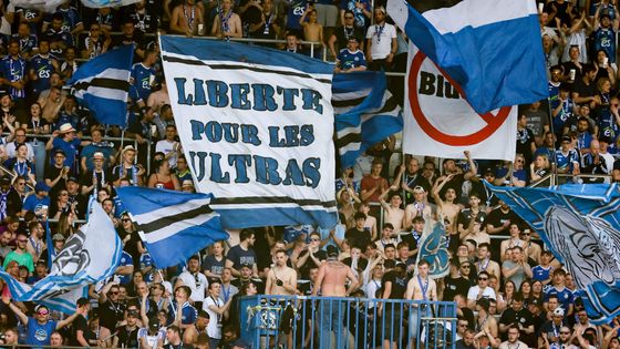 Le Kop ne chantera pas lors des quinze premières minutes de chaque match du Racing cette saison pour  s'opposer à la politique sportive de BlueCo.