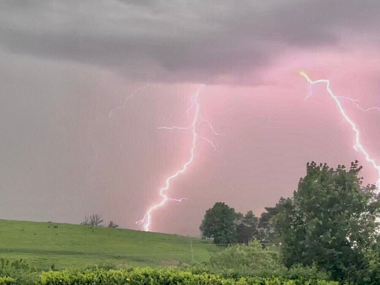 En pleine canicule, des orages arrivent sur Grenoble et en Isère : Météo-France active sa vigilance