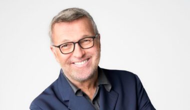 "Chez Ruquier" : T18 change l'horaire du talk-show de Laurent Ruquier et prolonge l'émission de 30 minutes à la rentrée