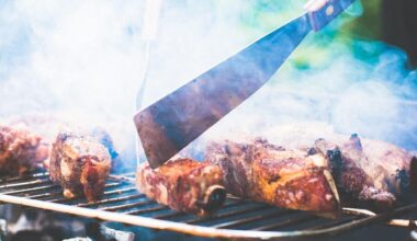Feu de bois, grandes tablées, cocktails... un barbecue nocturne dans le jardin de la Wilderie près de Lille