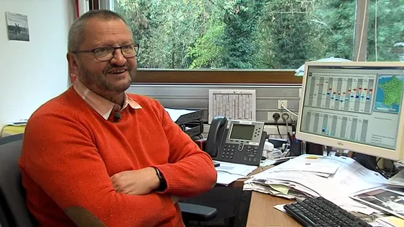 (Archive) Serge Taboulot lorsqu'il était prévisionniste à Météo France.