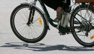 Un cycliste au cœur d'une course-poursuite contre un voleur à la roulotte... à la demande de la police