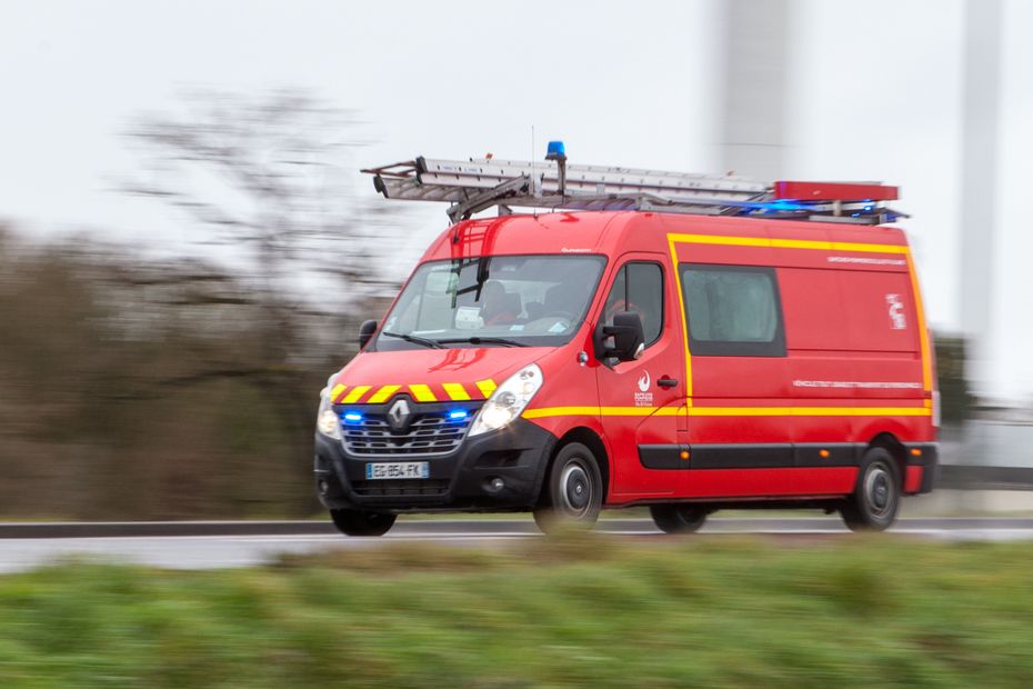 Un entrepôt de travaux publics ravagé par les flammes au sud de Rennes. Cinq employés se retrouvent au chômage technique