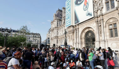 A Paris, au milieu des touristes, des familles sans abri en quête d'un toit pour la nuit - 06/08/2025 à 16:44