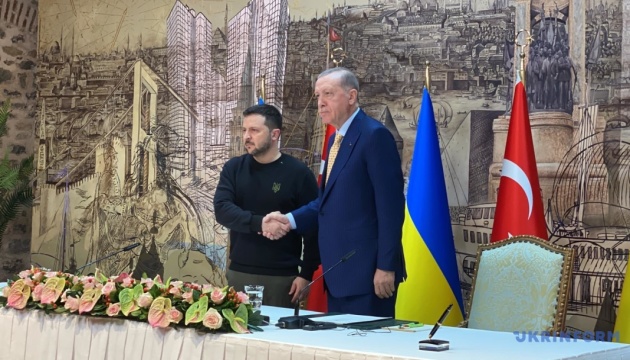 Erdoğan confirme à Zelensky sa volonté d’organiser un sommet des dirigeants de l’Ukraine, des États-Unis, de la Russie et de la Turquie