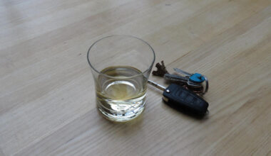 Roubaix. Alcoolisé, il percute une voiture et menace le propriétaire qui veut appeler la police